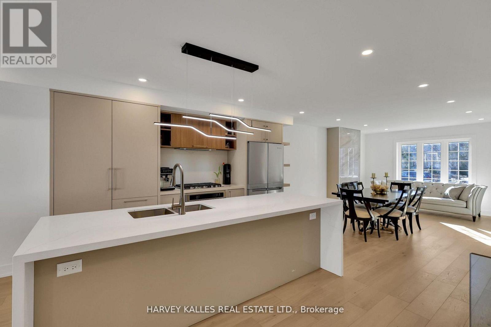 207 Sutherland Drive, Toronto, Ontario  M4G 1J1 - Photo 15 - C12921038