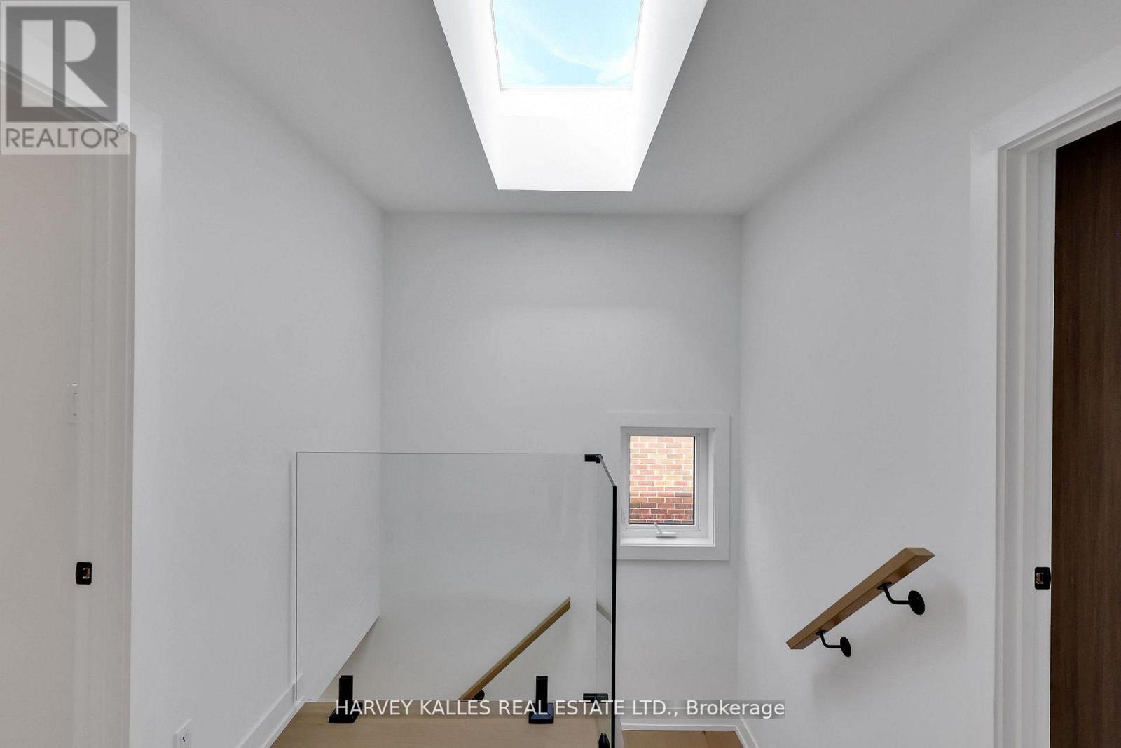 207 Sutherland Drive, Toronto, Ontario  M4G 1J1 - Photo 23 - C12921038