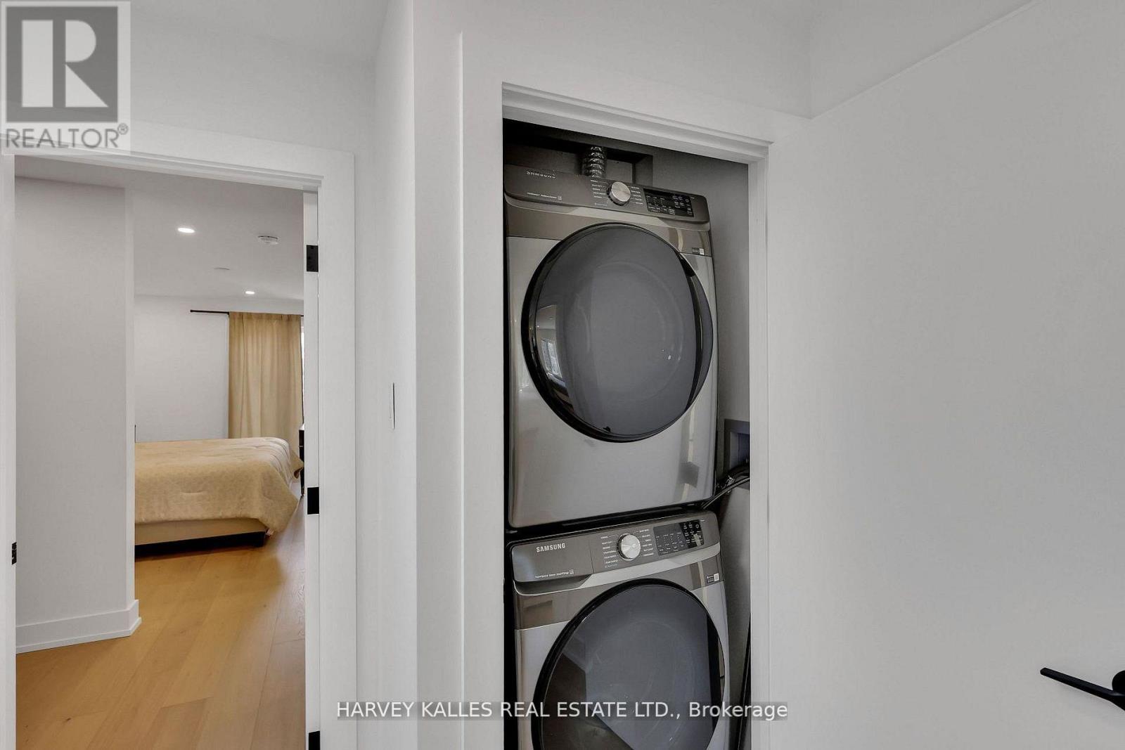 207 Sutherland Drive, Toronto, Ontario  M4G 1J1 - Photo 24 - C12921038