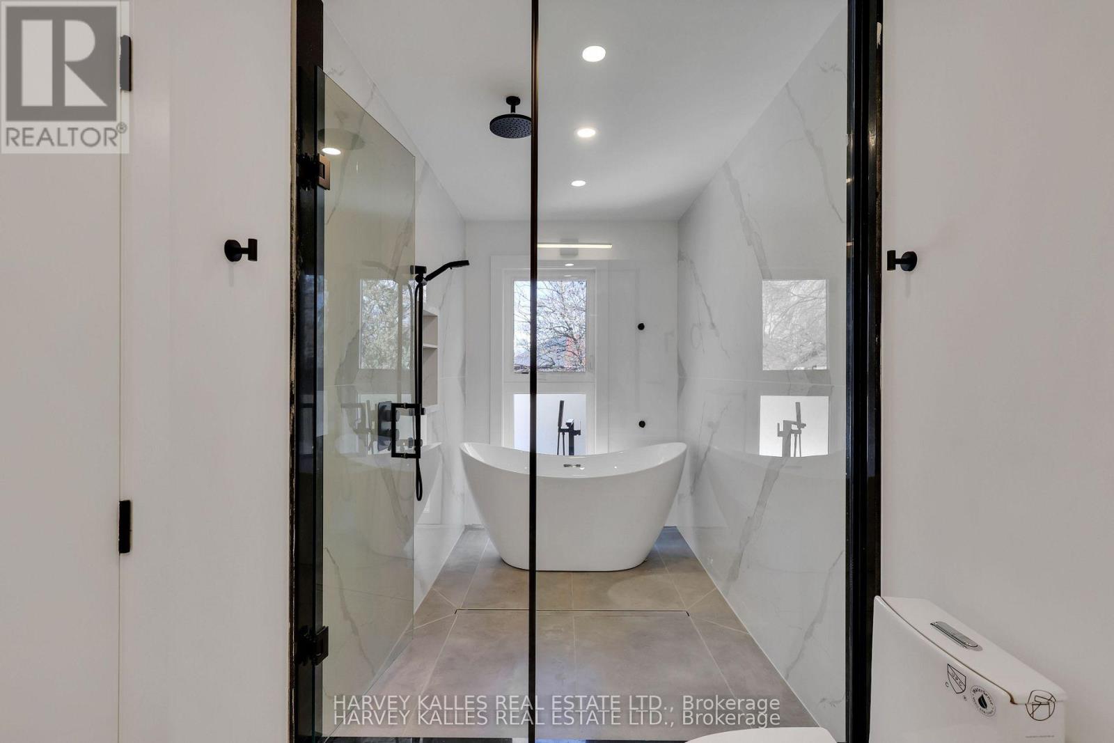 207 Sutherland Drive, Toronto, Ontario  M4G 1J1 - Photo 28 - C12921038