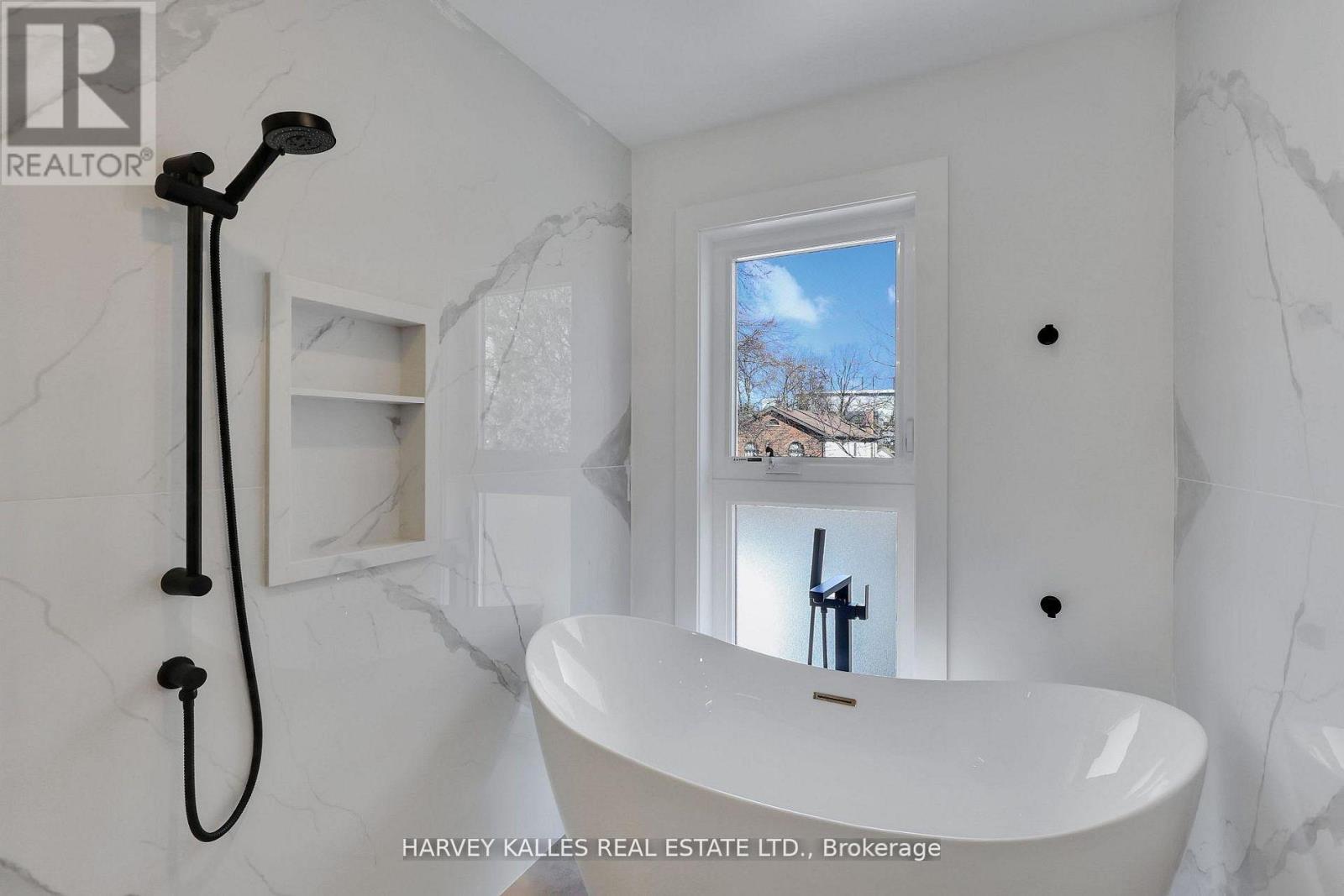 207 Sutherland Drive, Toronto, Ontario  M4G 1J1 - Photo 29 - C12921038