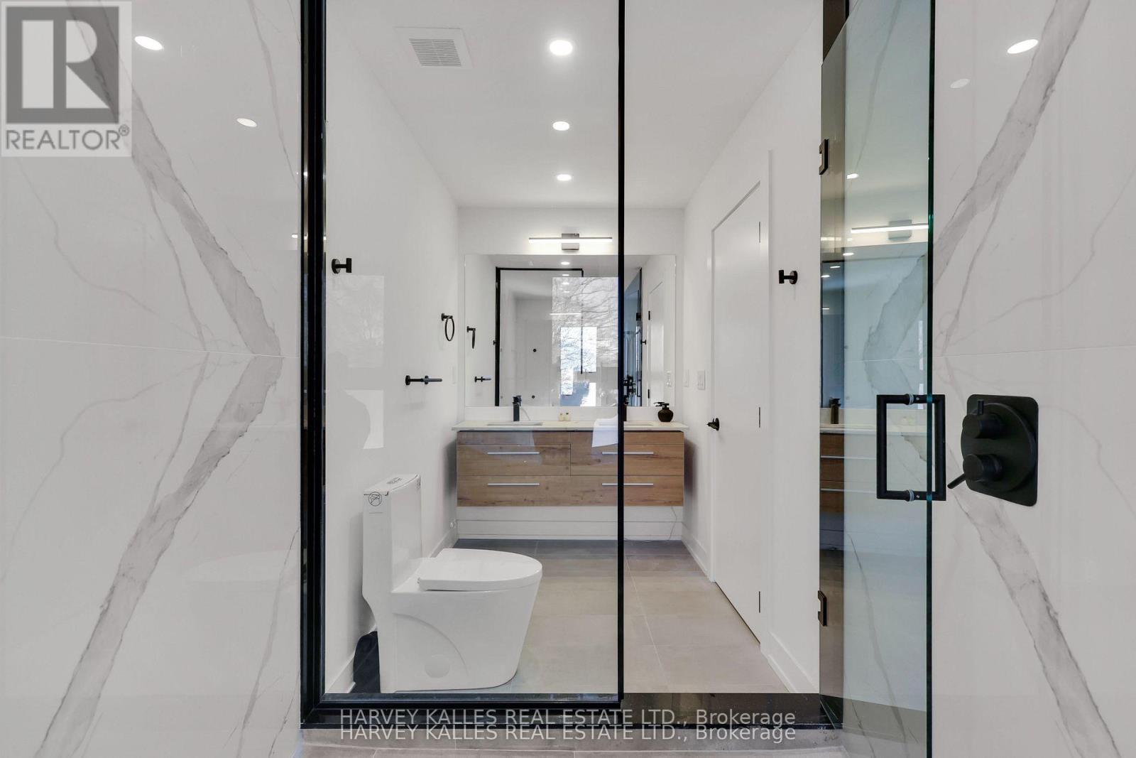 207 Sutherland Drive, Toronto, Ontario  M4G 1J1 - Photo 30 - C12921038