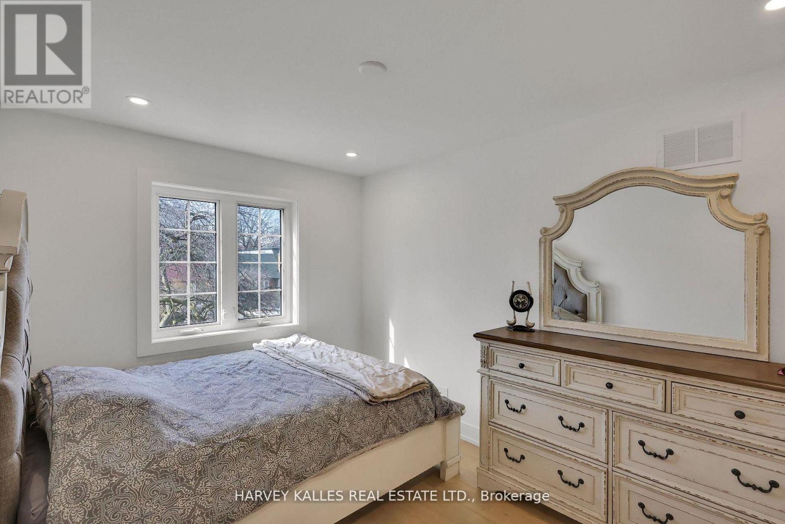 207 Sutherland Drive, Toronto, Ontario  M4G 1J1 - Photo 34 - C12921038