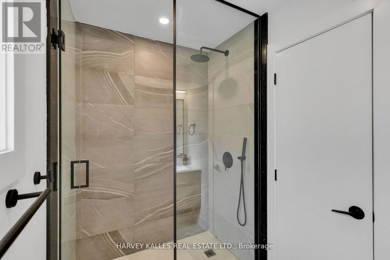 207 Sutherland Drive, Toronto, Ontario  M4G 1J1 - Photo 36 - C12921038