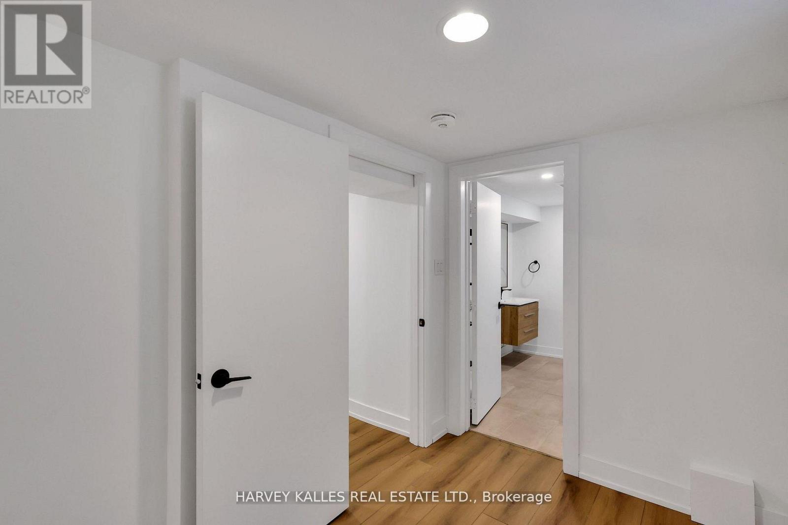 207 Sutherland Drive, Toronto, Ontario  M4G 1J1 - Photo 38 - C12921038