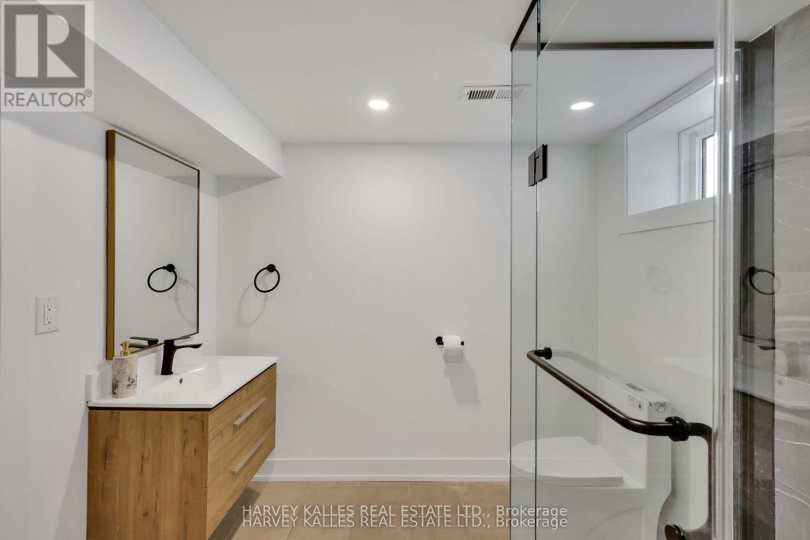 207 Sutherland Drive, Toronto, Ontario  M4G 1J1 - Photo 39 - C12921038