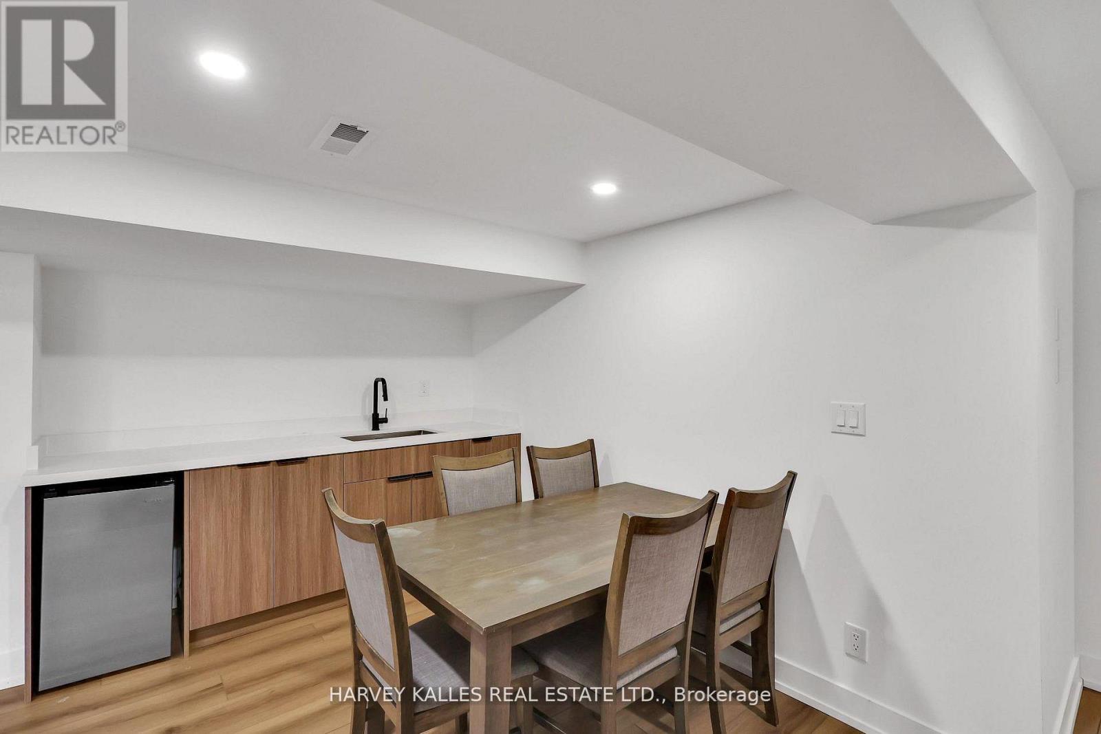 207 Sutherland Drive, Toronto, Ontario  M4G 1J1 - Photo 42 - C12921038