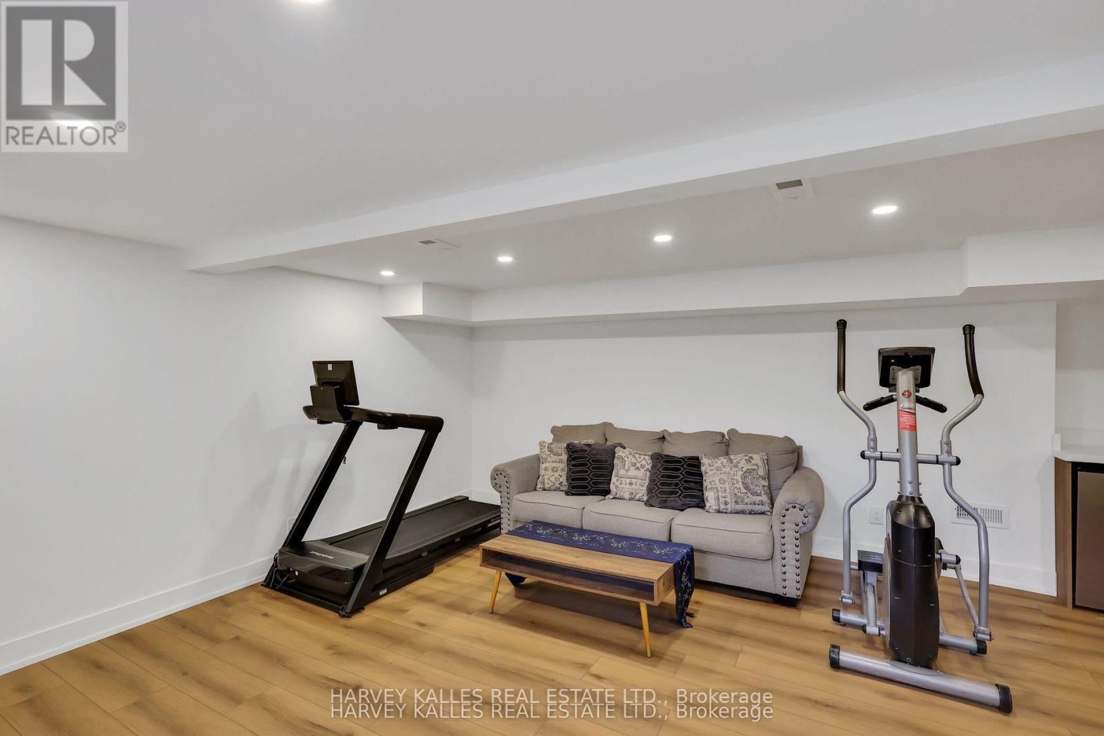 207 Sutherland Drive, Toronto, Ontario  M4G 1J1 - Photo 45 - C12921038