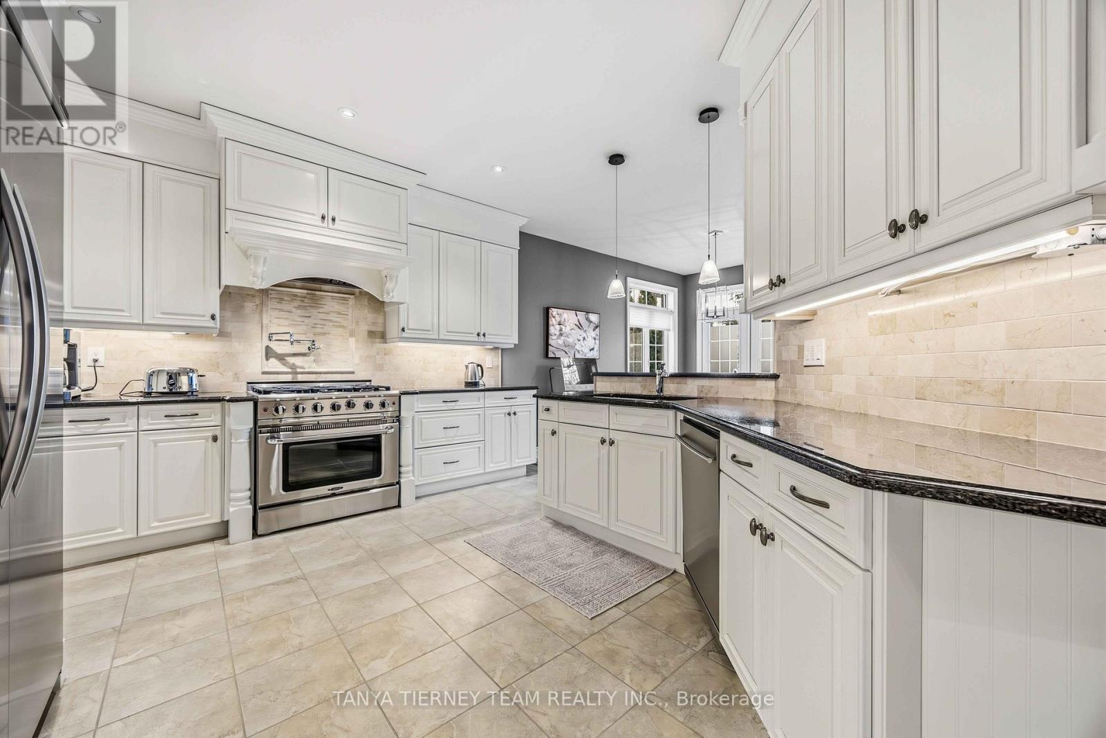 5 Centre Street W, Whitby, Ontario  L1M 1C1 - Photo 10 - E12921048