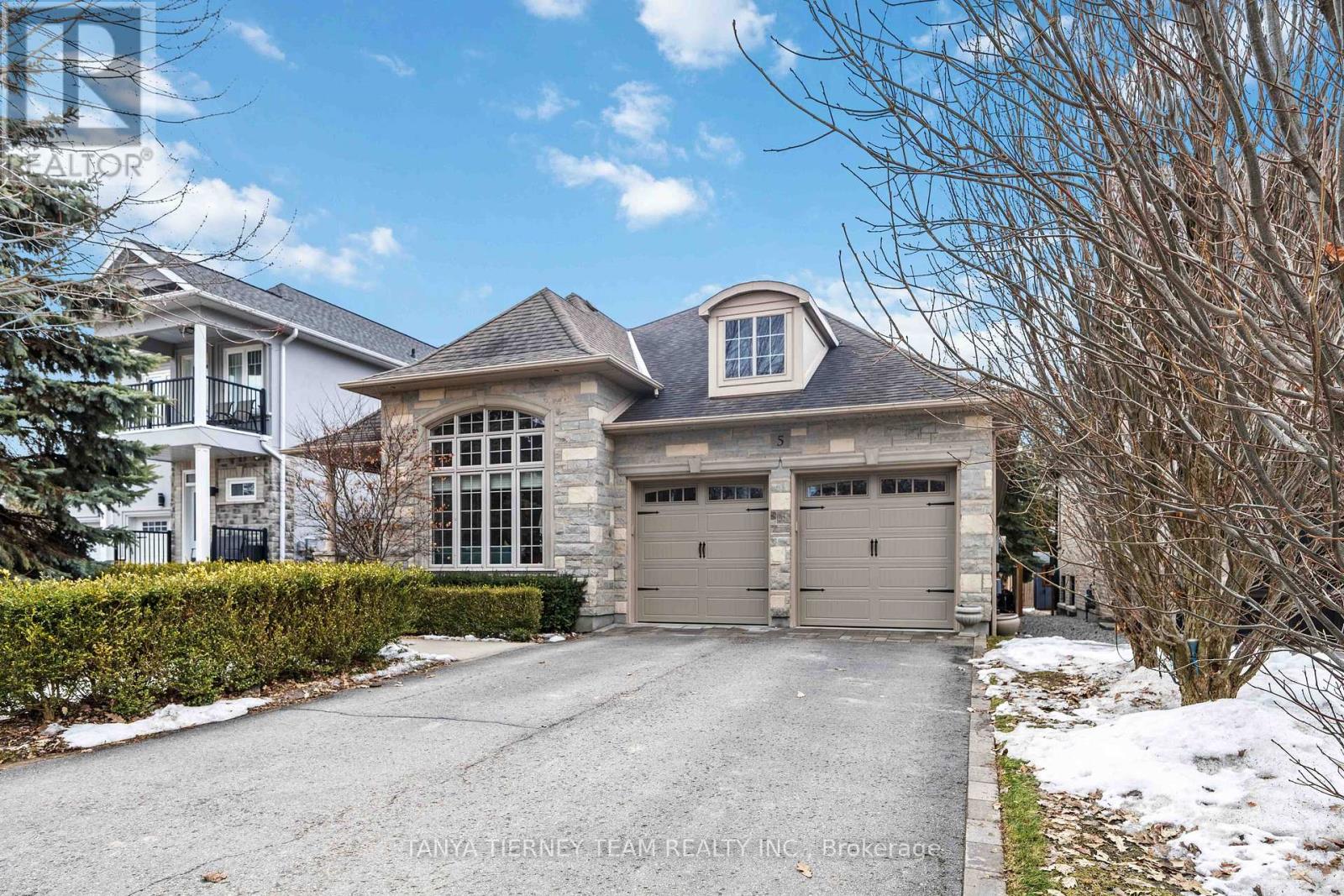 5 Centre Street W, Whitby, Ontario  L1M 1C1 - Photo 2 - E12921048