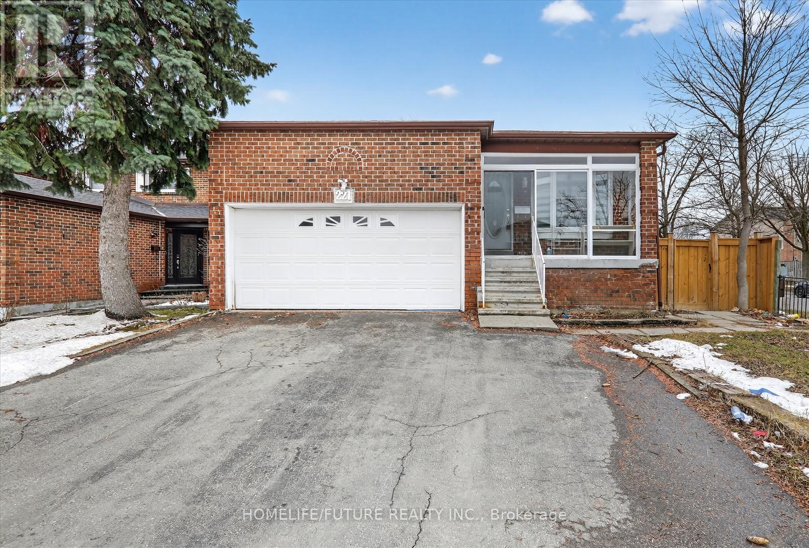 MAIN - 221 HUPFIELD TRAIL, Toronto, Ontario