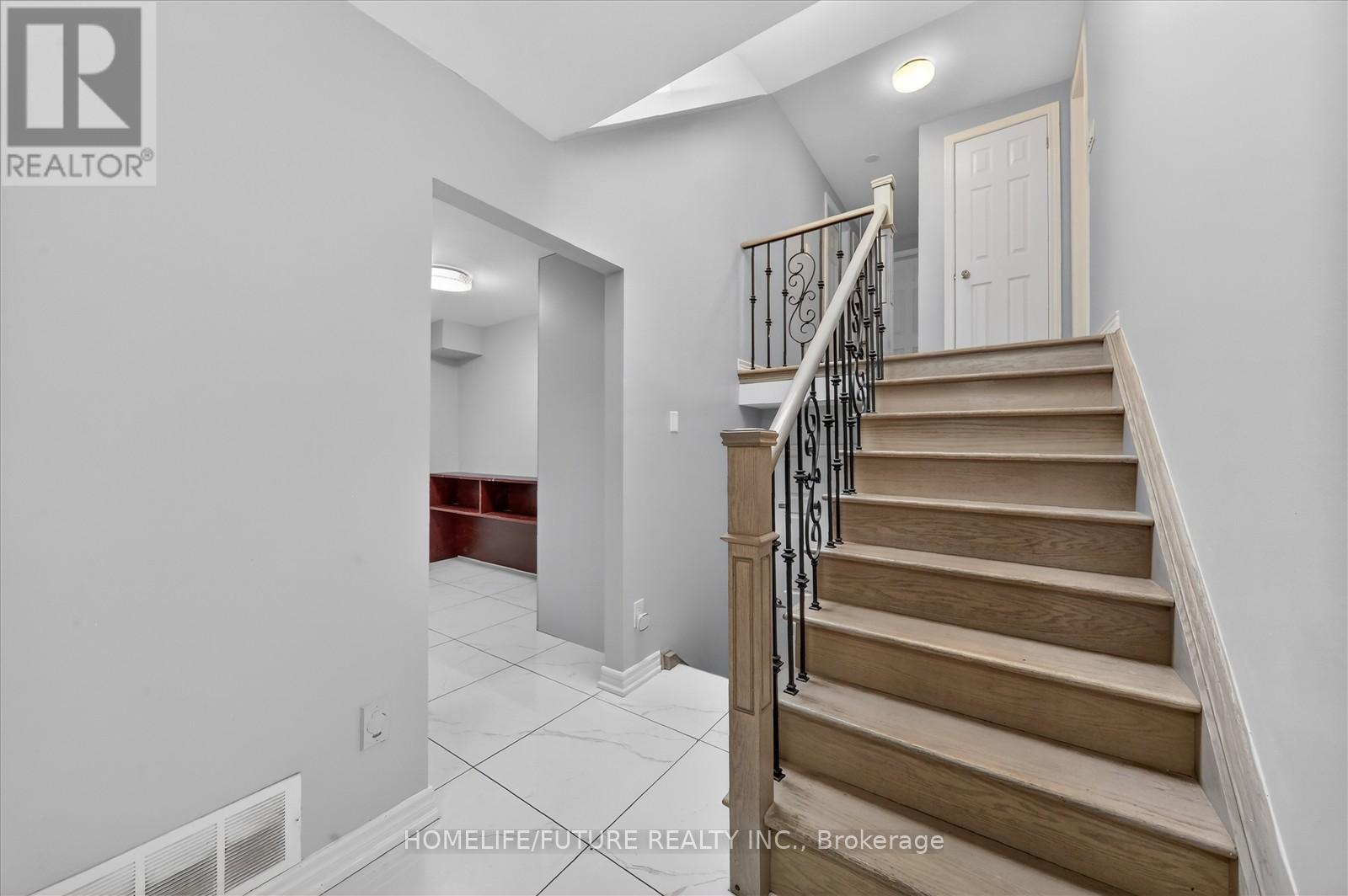 Main - 221 Hupfield Trail, Toronto, Ontario  M1B 4L8 - Photo 11 - E12921078