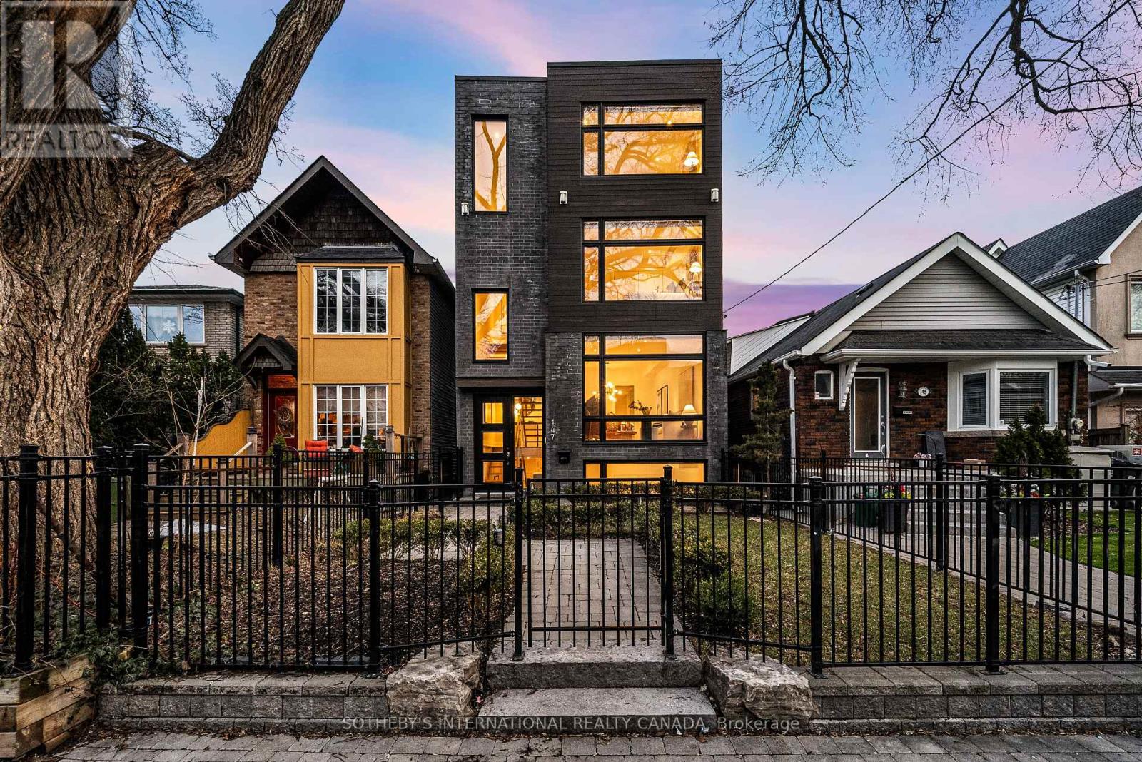 147 Hazelwood Avenue, Toronto, Ontario  M4J 1K4 - Photo 2 - E12921140