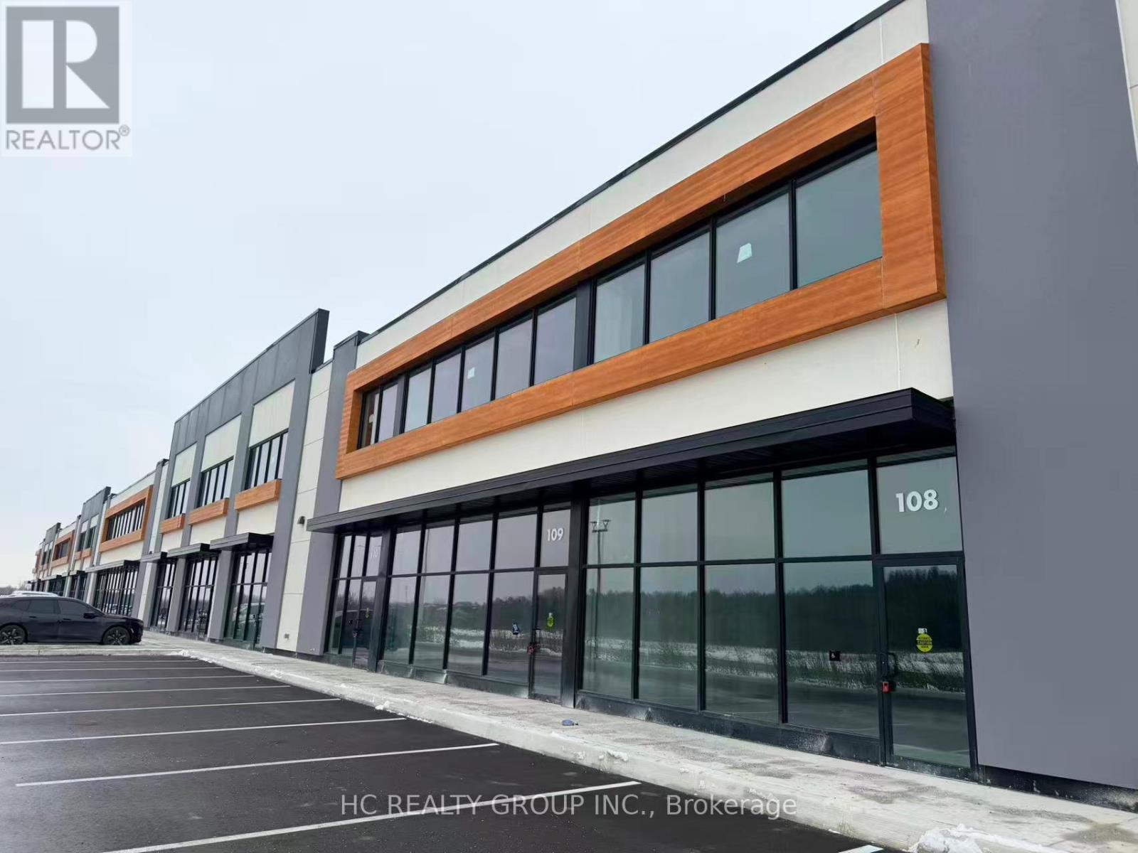 111 - 175 Melvin Robson Avenue, Aurora, Ontario  L4G 4B9 - Photo 2 - N12920922