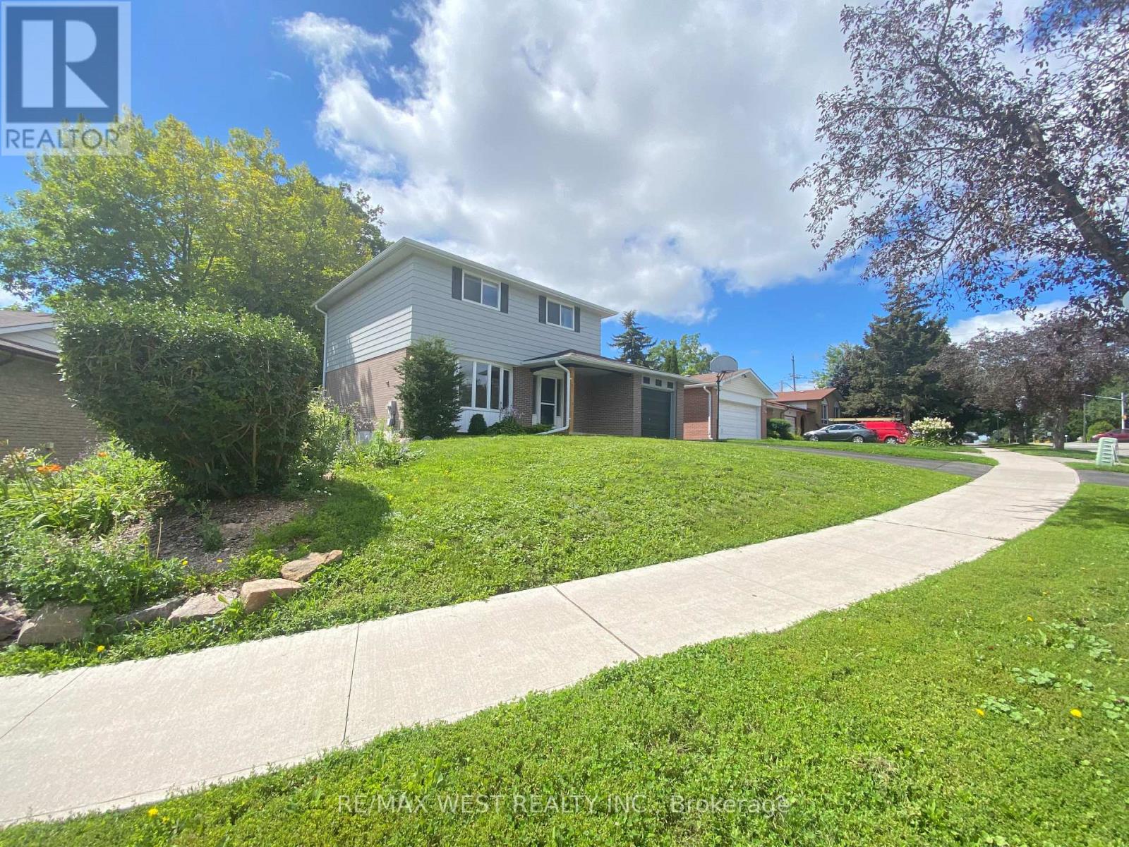 20 Britannia Avenue, Bradford West Gwillimbury, Ontario  L3Z 1A1 - Photo 2 - N12920930