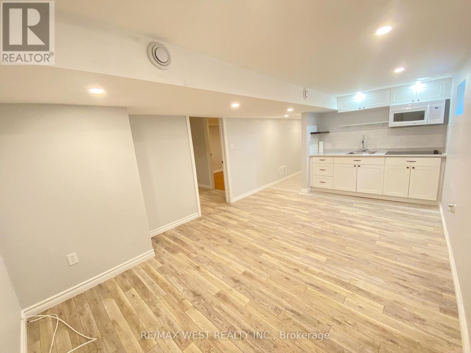 20 Britannia Avenue, Bradford West Gwillimbury, Ontario  L3Z 1A1 - Photo 3 - N12920930