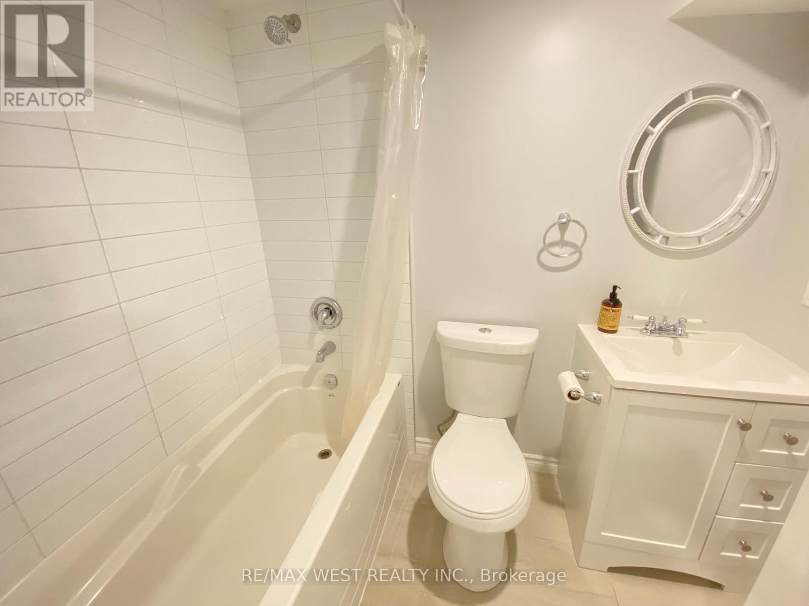 20 Britannia Avenue, Bradford West Gwillimbury, Ontario  L3Z 1A1 - Photo 6 - N12920930