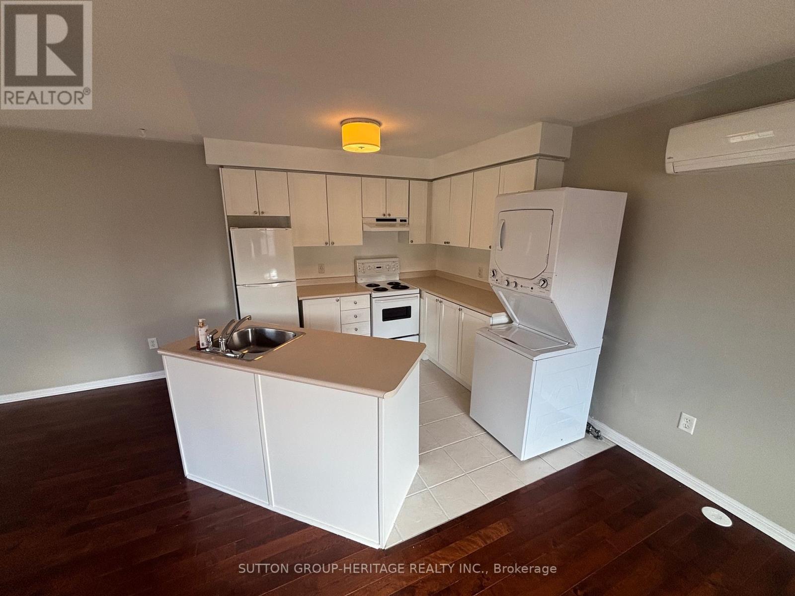 Coachhouse - 12 Black Creek Drive, Markham, Ontario  L6B 1L7 - Photo 2 - N12921002