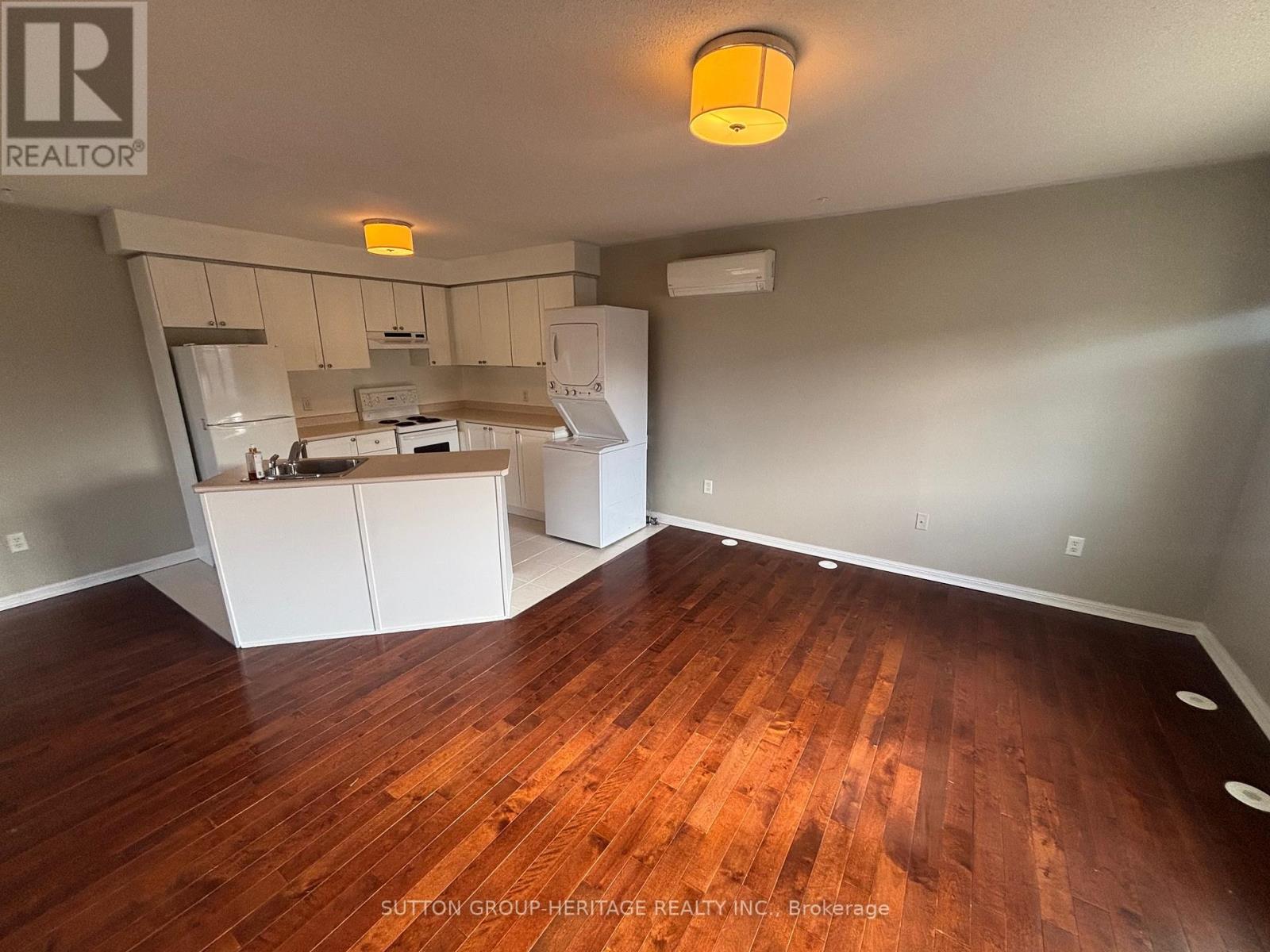 Coachhouse - 12 Black Creek Drive, Markham, Ontario  L6B 1L7 - Photo 3 - N12921002