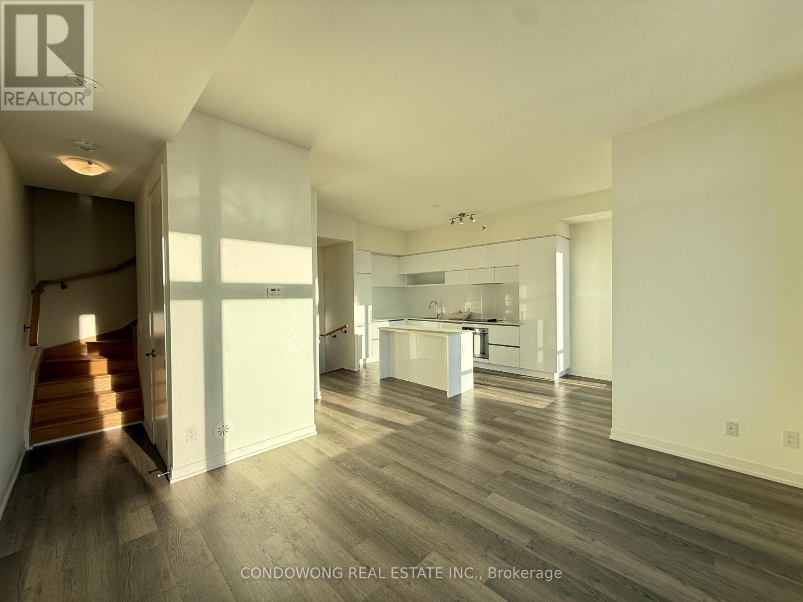 111 - 10 Steckley House Lane, Richmond Hill, Ontario  L4S 0N1 - Photo 3 - N12921044