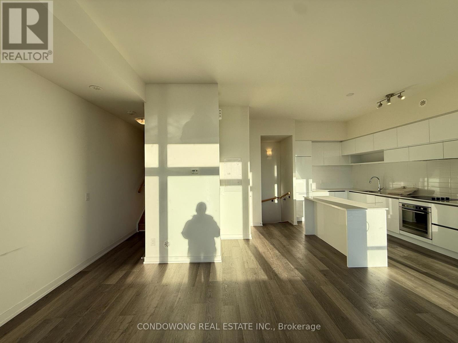 111 - 10 Steckley House Lane, Richmond Hill, Ontario  L4S 0N1 - Photo 4 - N12921044