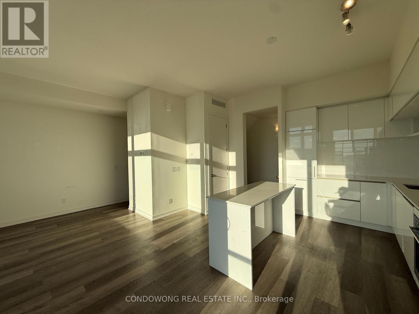 111 - 10 Steckley House Lane, Richmond Hill, Ontario  L4S 0N1 - Photo 5 - N12921044