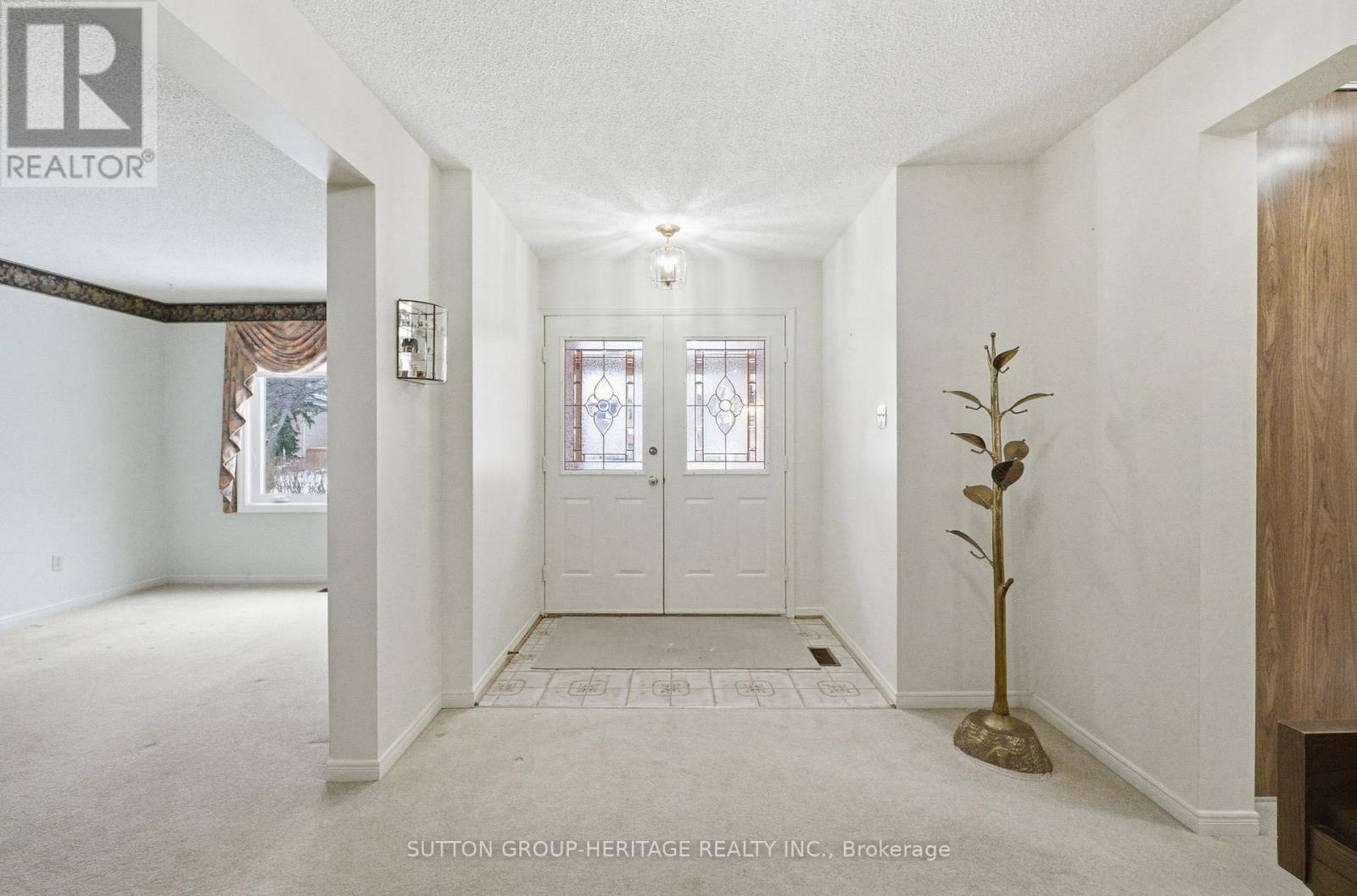 19 Sawyer Crescent, Markham, Ontario  L3P 5V2 - Photo 3 - N12921046