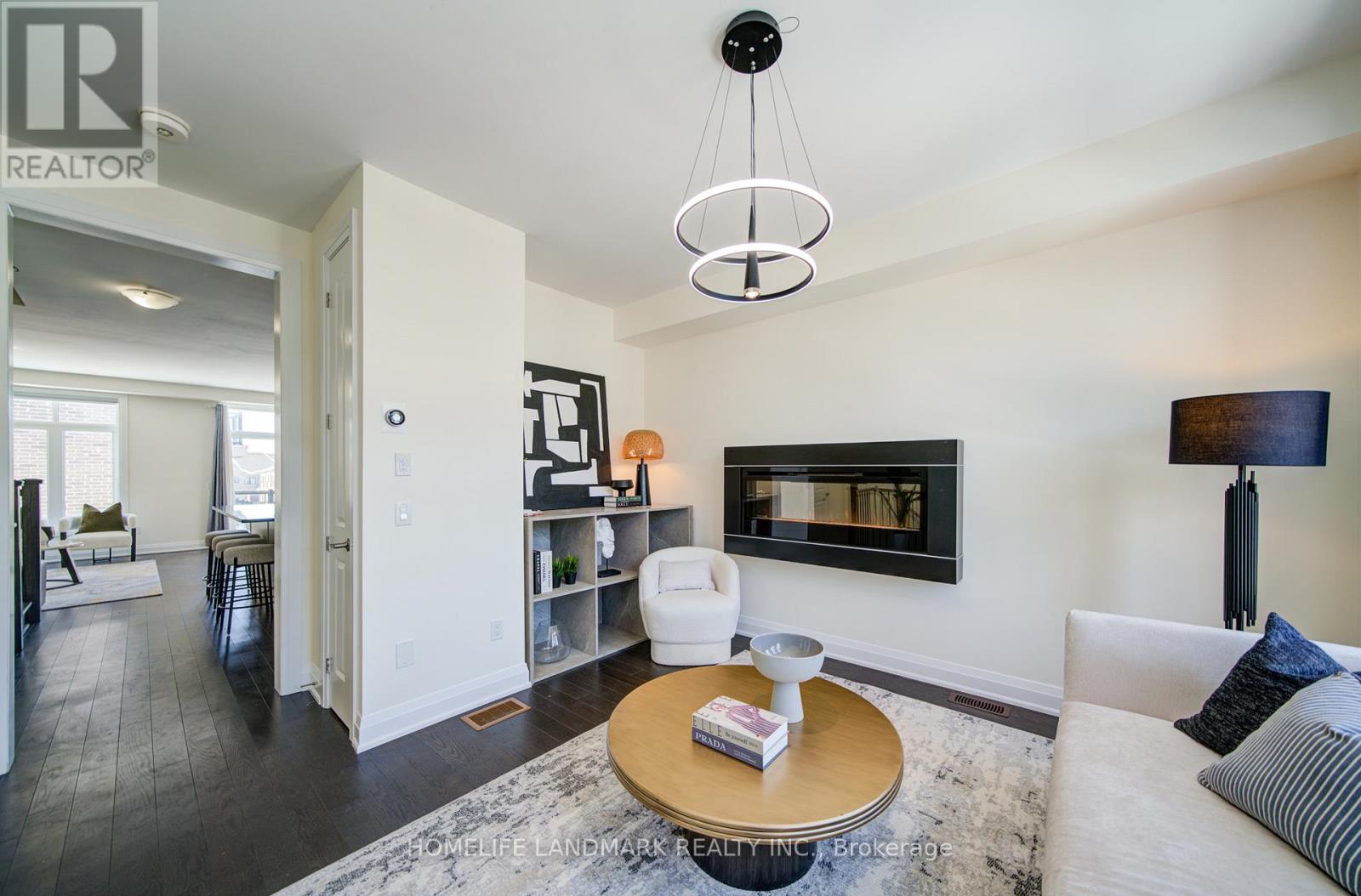 17 Duncombe Lane, Richmond Hill, Ontario  L4C 1C2 - Photo 4 - N12921114