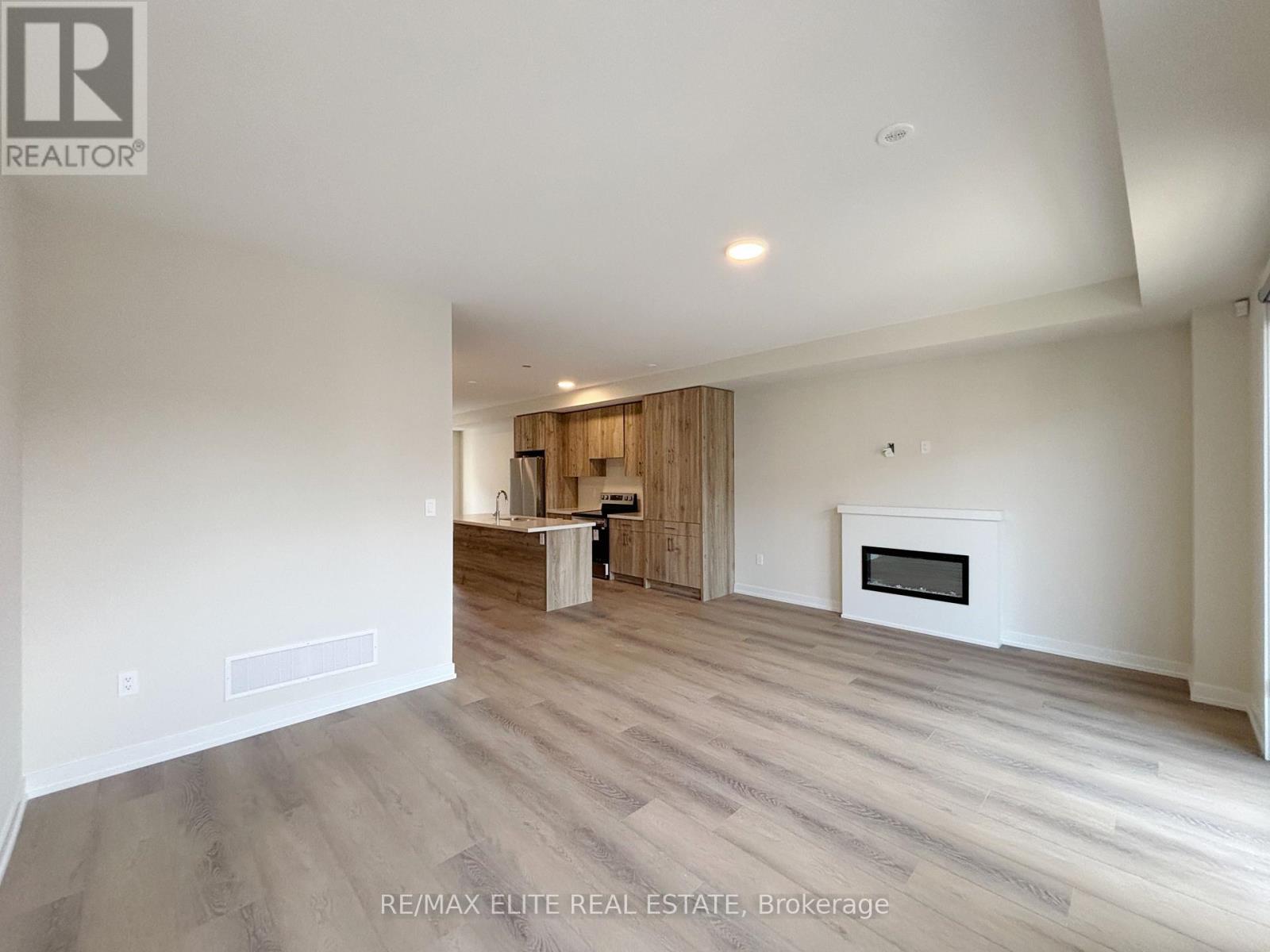 16 Lewis Craigie Lane, Richmond Hill, Ontario  L4B 0J5 - Photo 5 - N12912026