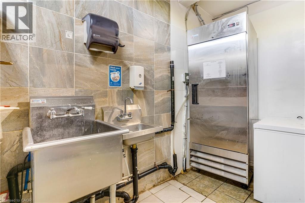 1472 King Street E, Kitchener, Ontario  N2G 2N7 - Photo 16 - 40814672