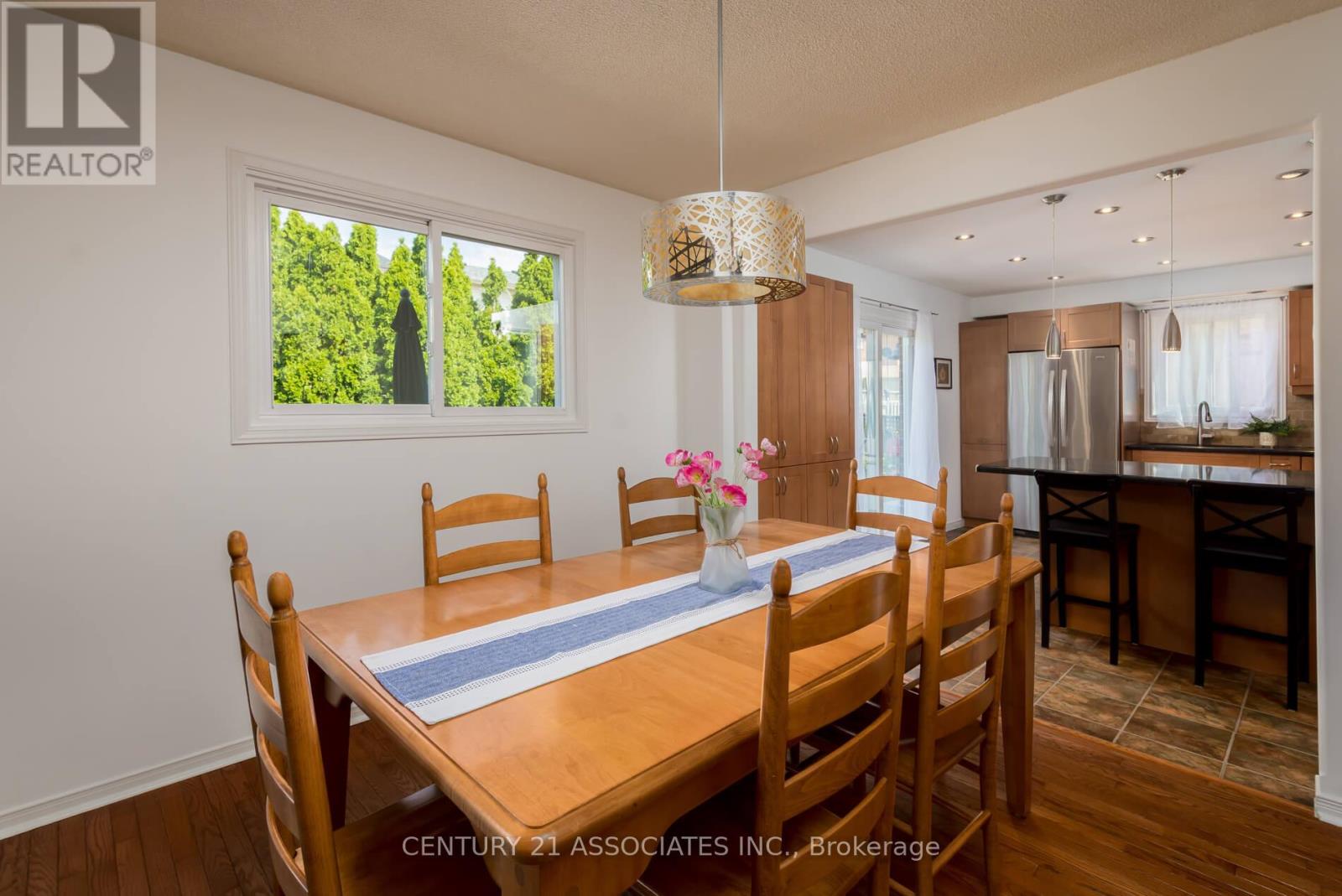 1324 Quinpool Court, Mississauga, Ontario  L5C 4J3 - Photo 11 - W12920924