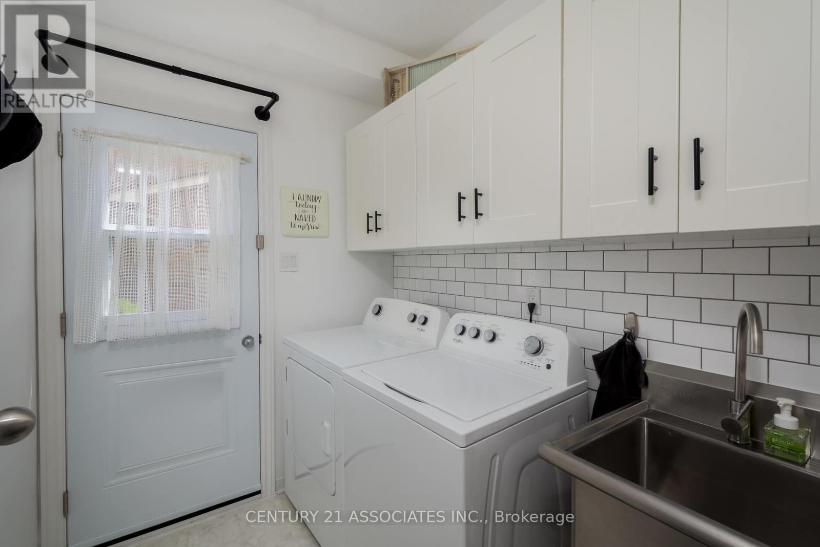 1324 Quinpool Court, Mississauga, Ontario  L5C 4J3 - Photo 17 - W12920924