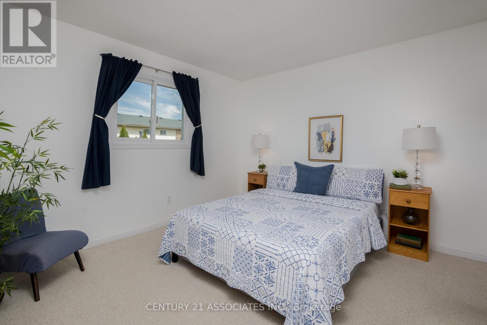 1324 Quinpool Court, Mississauga, Ontario  L5C 4J3 - Photo 19 - W12920924