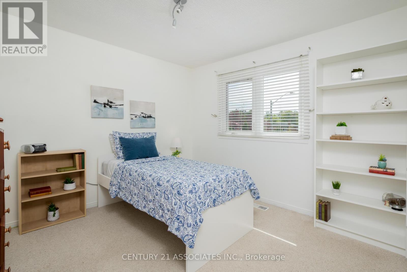 1324 Quinpool Court, Mississauga, Ontario  L5C 4J3 - Photo 23 - W12920924