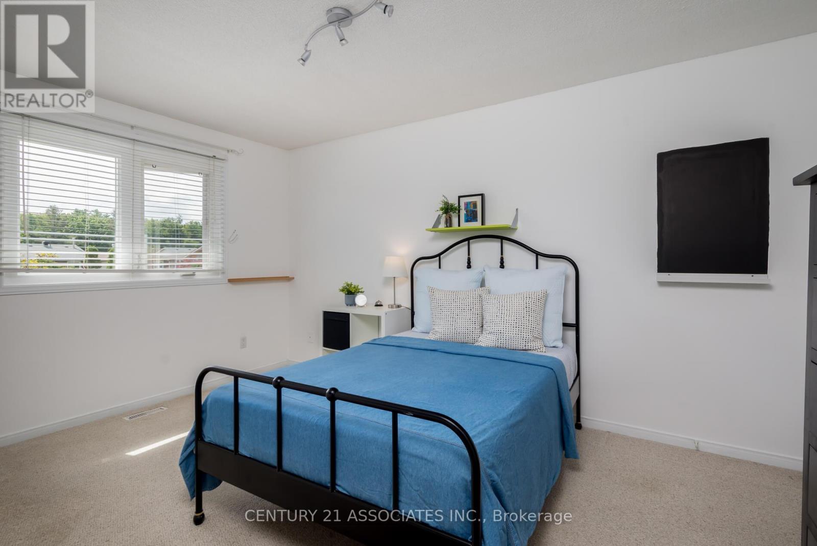 1324 Quinpool Court, Mississauga, Ontario  L5C 4J3 - Photo 25 - W12920924