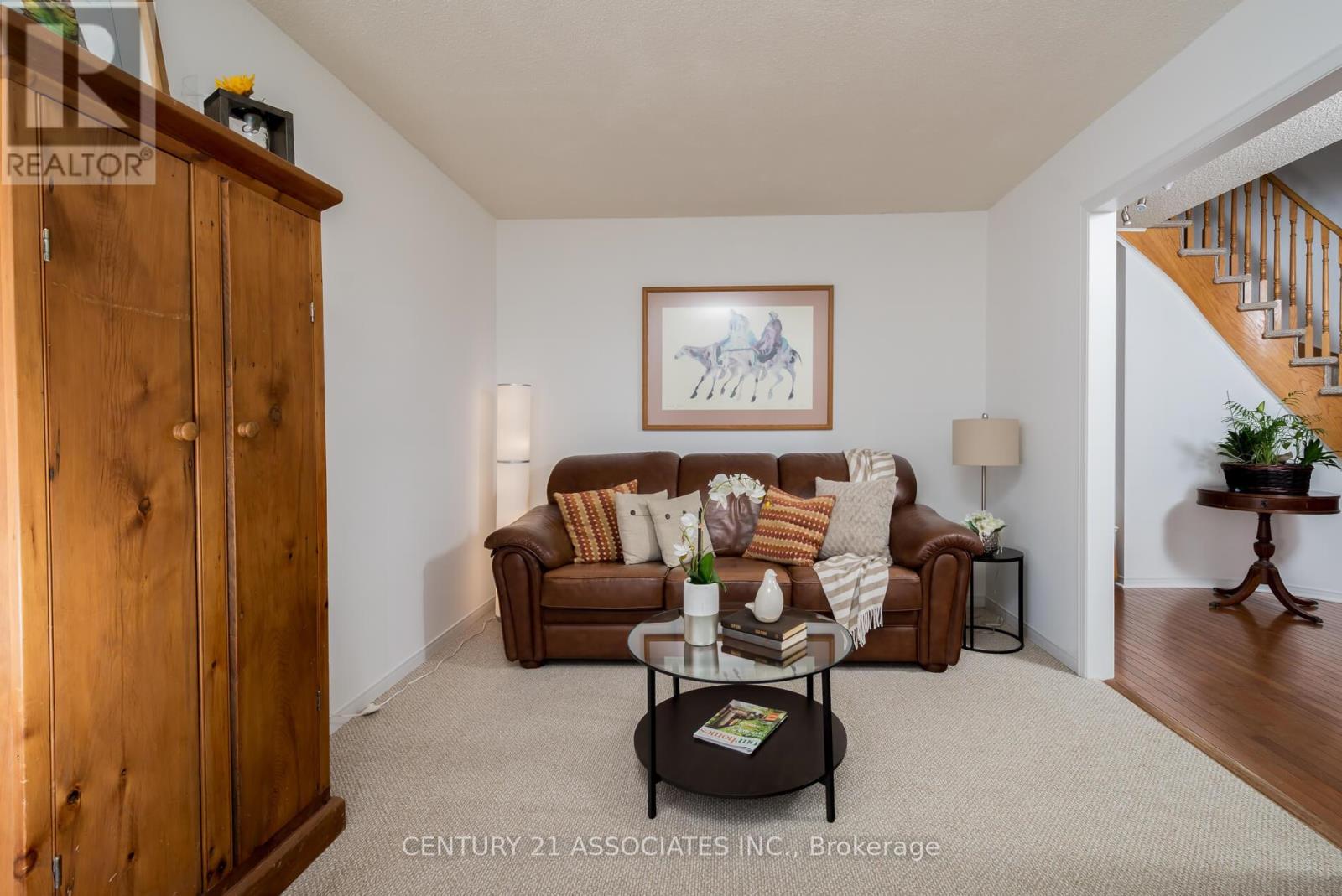 1324 Quinpool Court, Mississauga, Ontario  L5C 4J3 - Photo 8 - W12920924