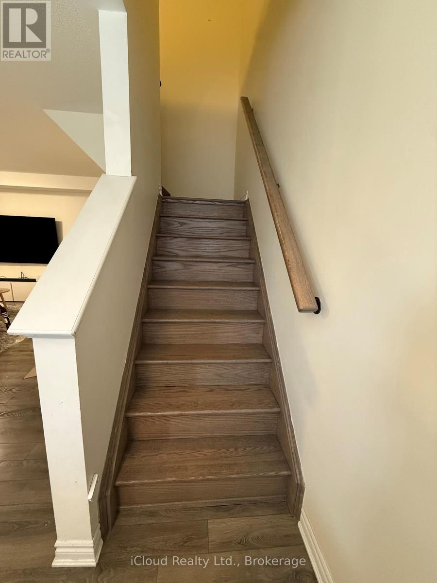 114 Frost Court, Milton, Ontario  L9E 1C9 - Photo 6 - W12920926