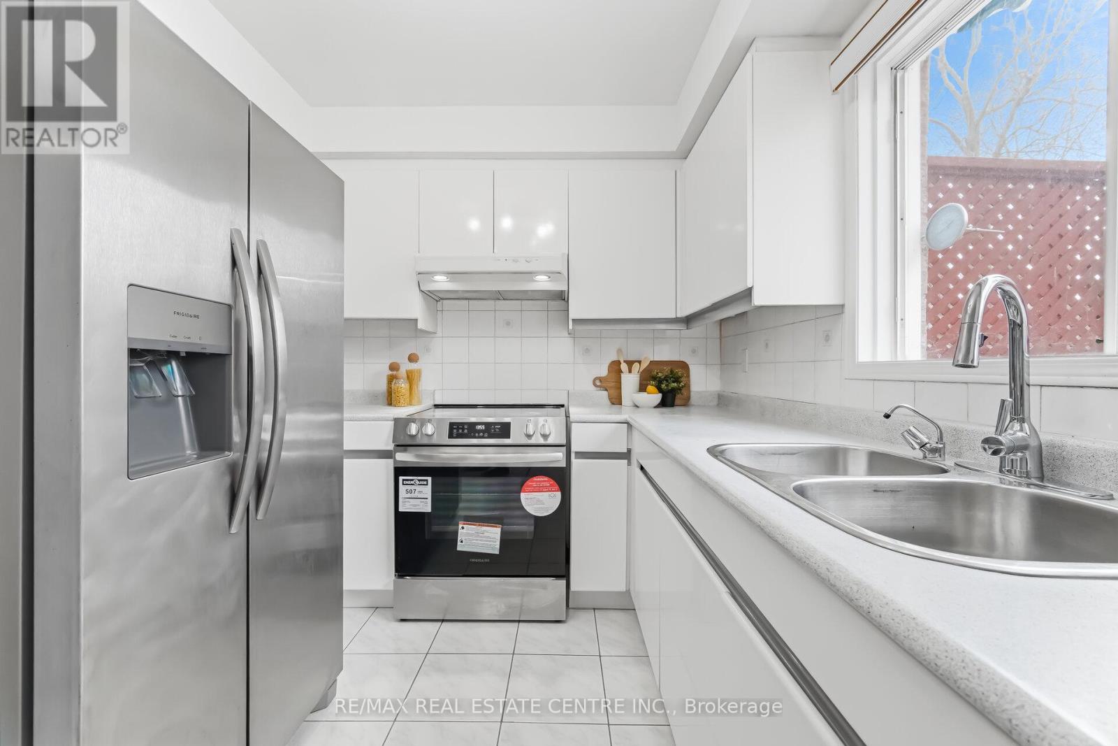 26 Braemore Road, Brampton, Ontario  L6X 1E5 - Photo 18 - W12920976