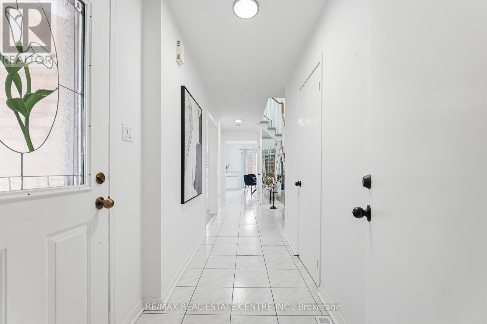 26 Braemore Road, Brampton, Ontario  L6X 1E5 - Photo 6 - W12920976