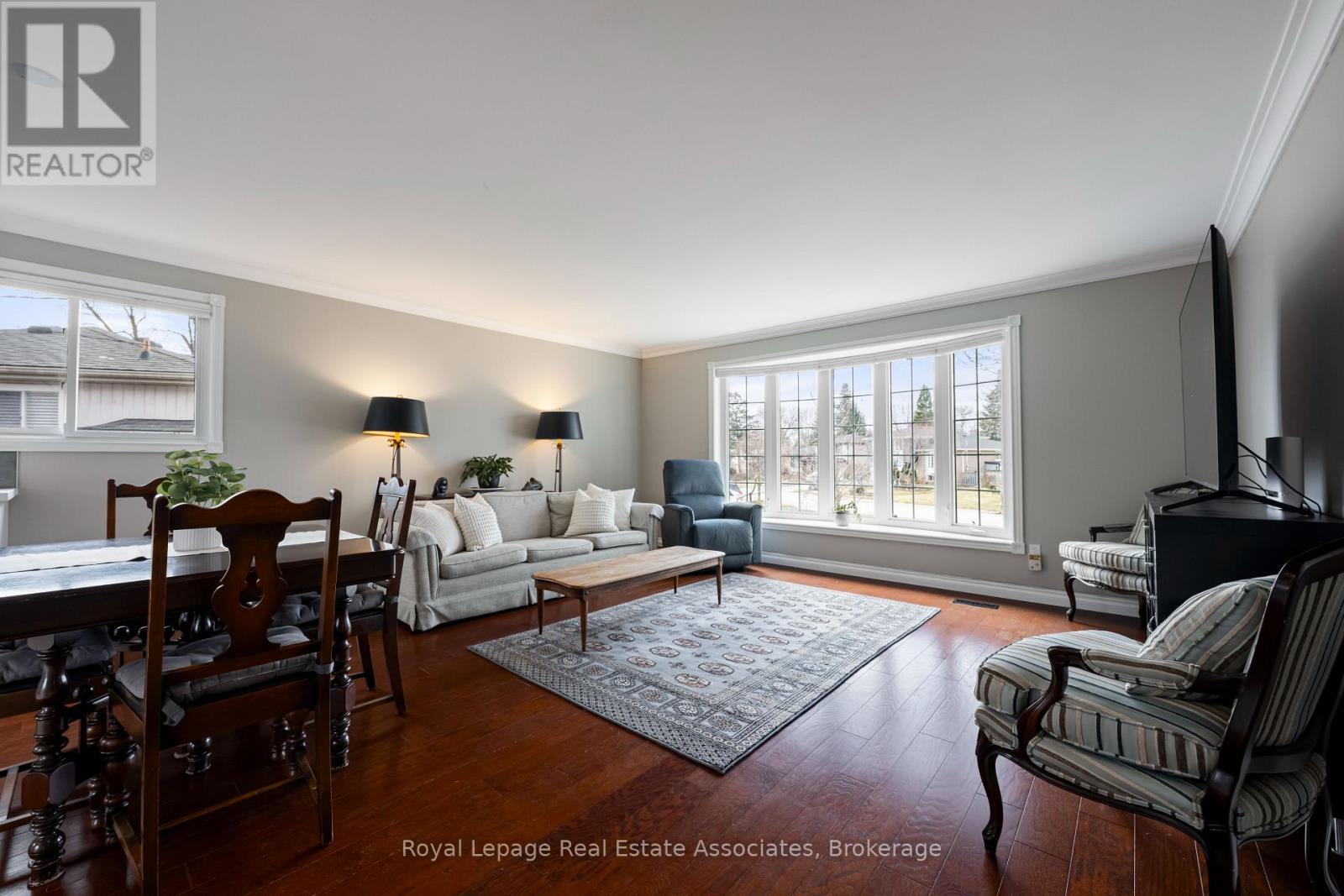 55 Eleanor Crescent, Halton Hills, Ontario  L7G 2T7 - Photo 11 - W12920990