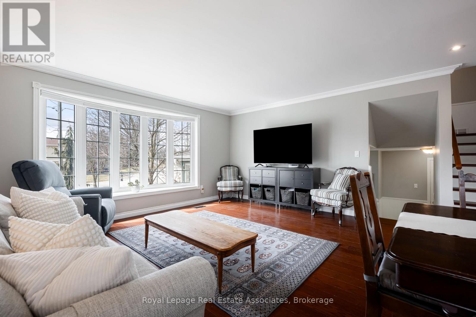 55 Eleanor Crescent, Halton Hills, Ontario  L7G 2T7 - Photo 13 - W12920990