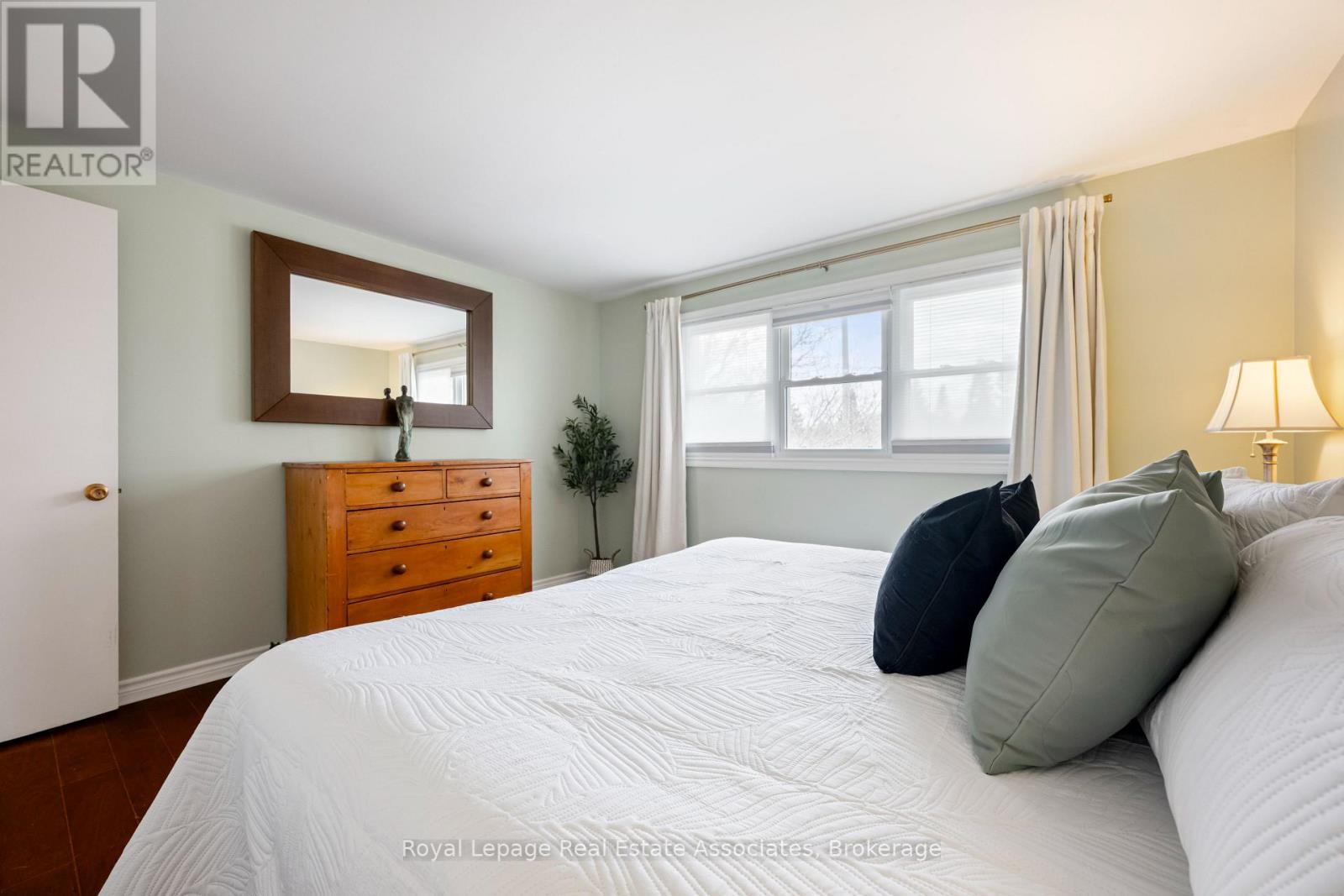 55 Eleanor Crescent, Halton Hills, Ontario  L7G 2T7 - Photo 24 - W12920990