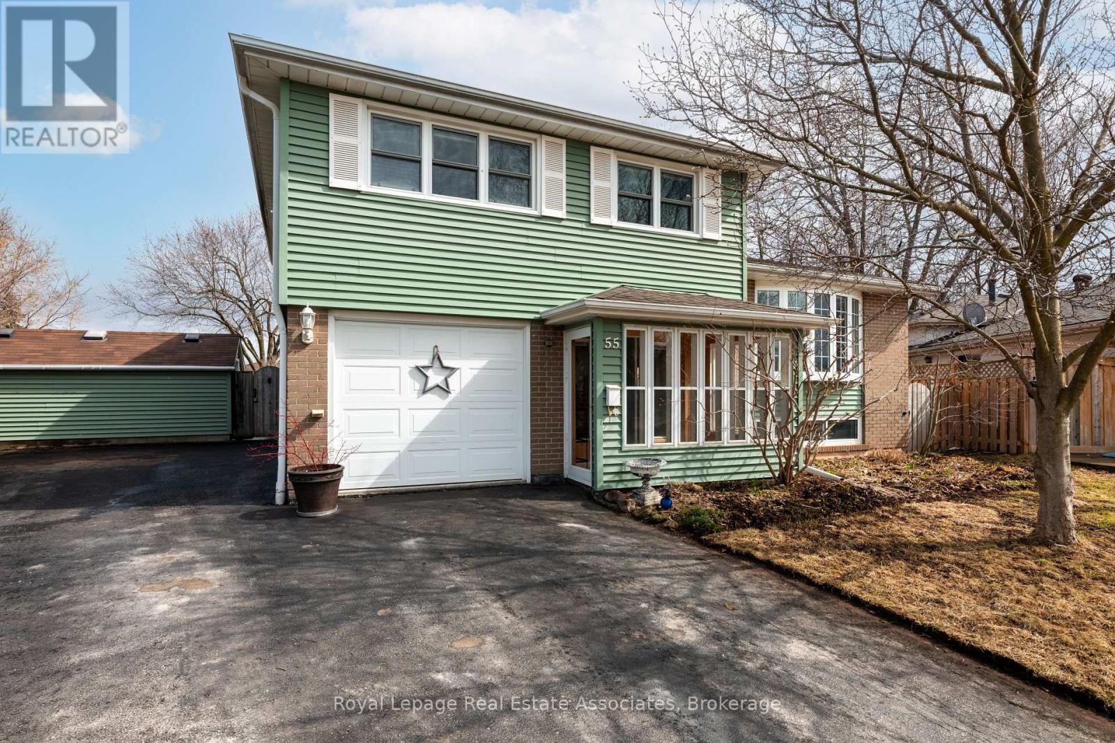 55 Eleanor Crescent, Halton Hills, Ontario  L7G 2T7 - Photo 3 - W12920990