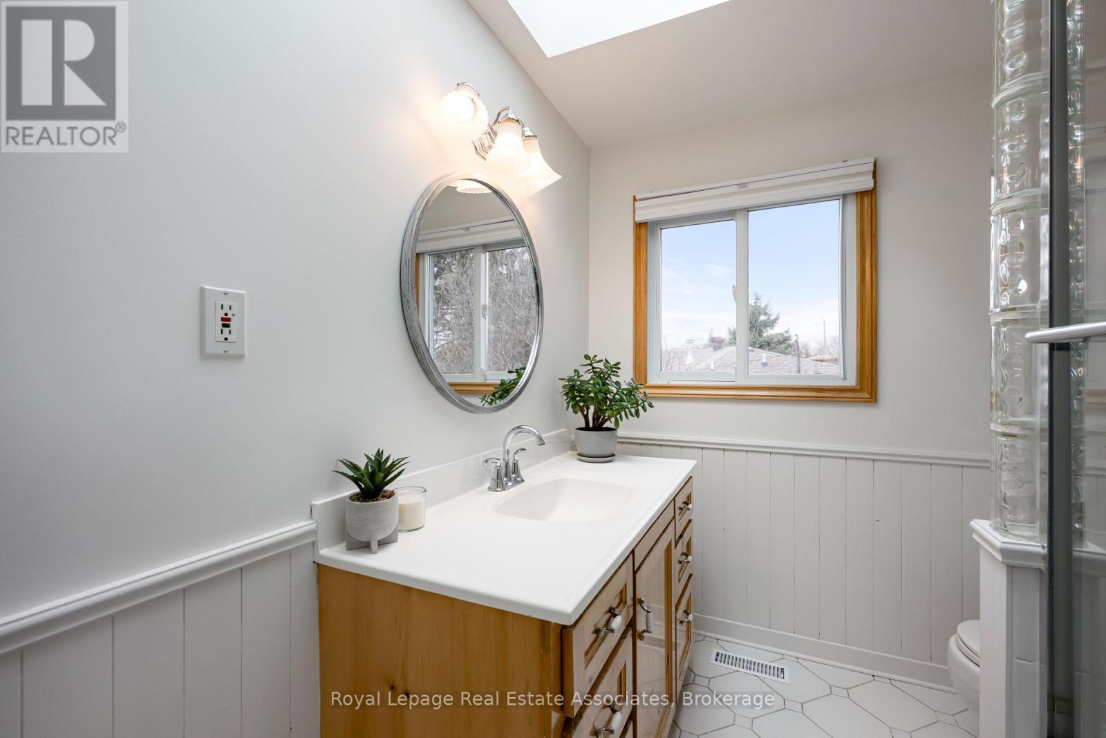 55 Eleanor Crescent, Halton Hills, Ontario  L7G 2T7 - Photo 31 - W12920990