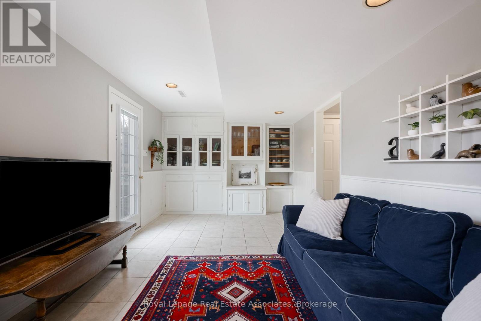 55 Eleanor Crescent, Halton Hills, Ontario  L7G 2T7 - Photo 9 - W12920990