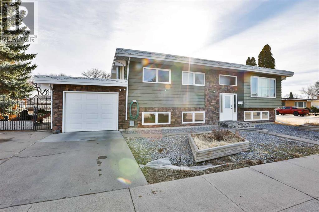1025 25 Street N, Lethbridge, Alberta  T1H 3V9 - Photo 1 - A2290660