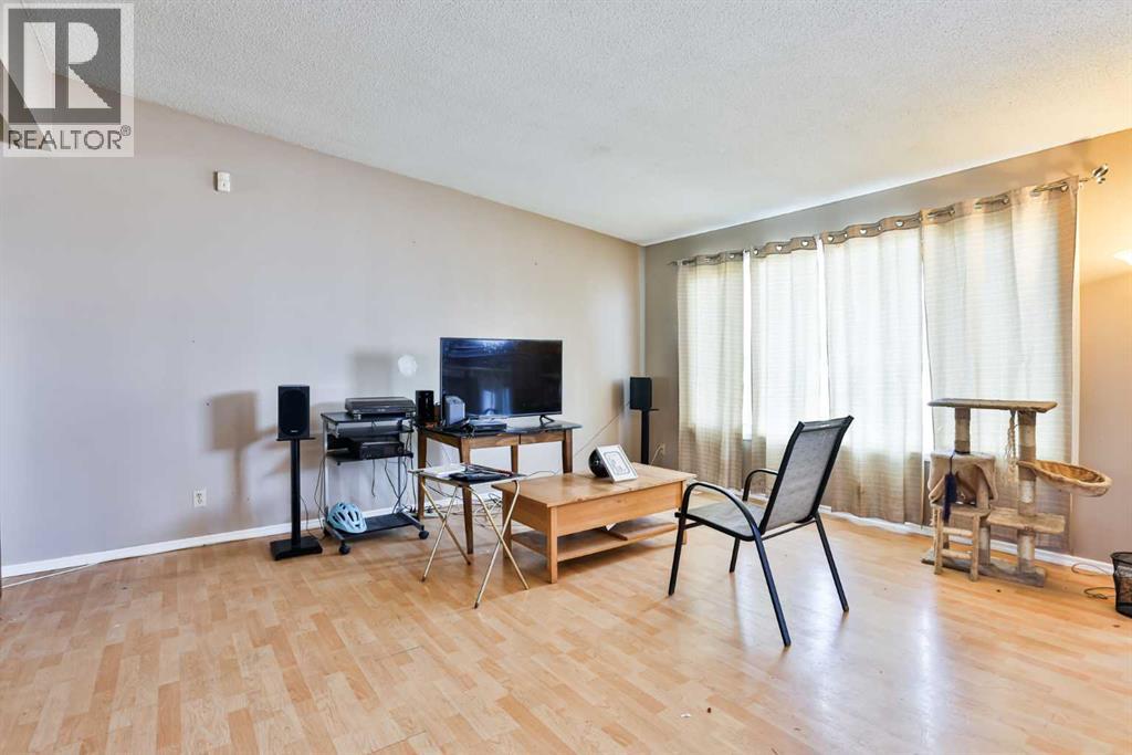 1025 25 Street N, Lethbridge, Alberta  T1H 3V9 - Photo 4 - A2290660