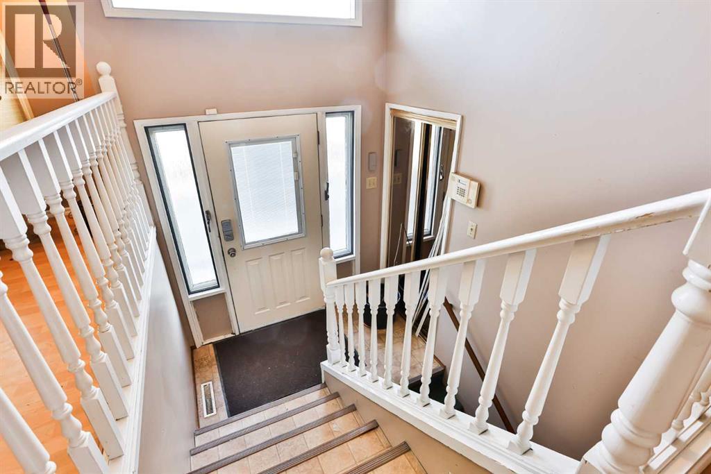 1025 25 Street N, Lethbridge, Alberta  T1H 3V9 - Photo 3 - A2290660