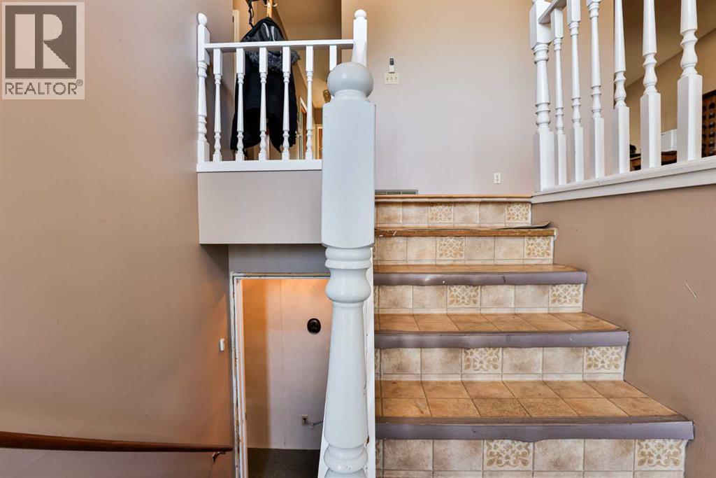 1025 25 Street N, Lethbridge, Alberta  T1H 3V9 - Photo 2 - A2290660