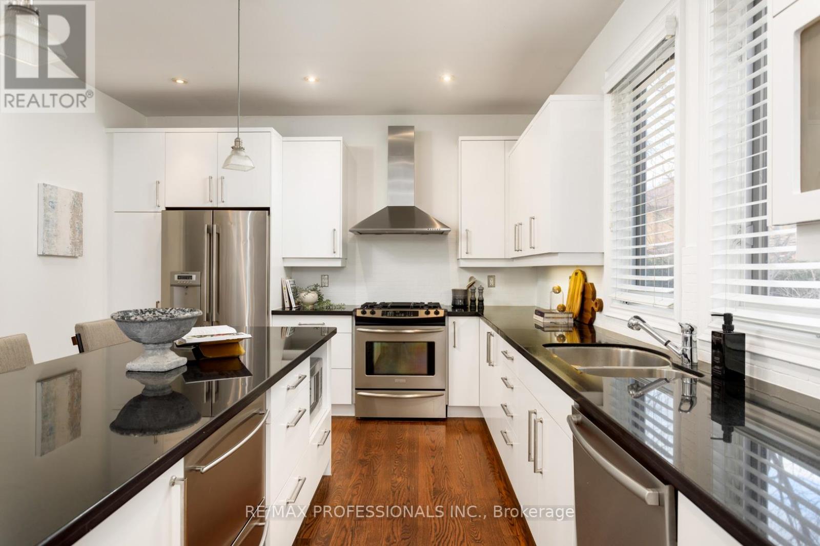 31 Gardenvale Road, Toronto, Ontario  M8Z 4C2 - Photo 19 - W12921018